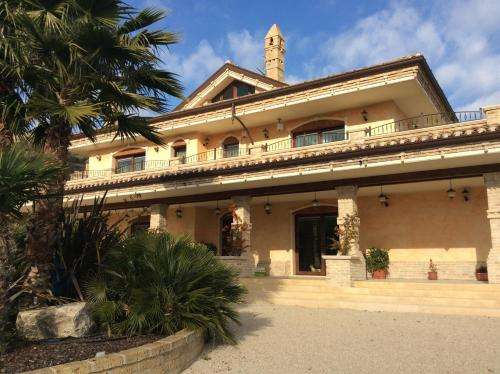 www.villasusannadegliulivi.it