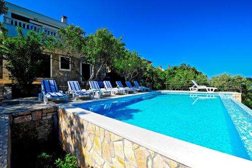 www.villa-jadre.com