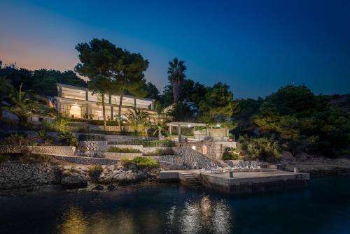 www.villa-oceanus.com