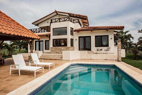 www.azuerorentals.com
