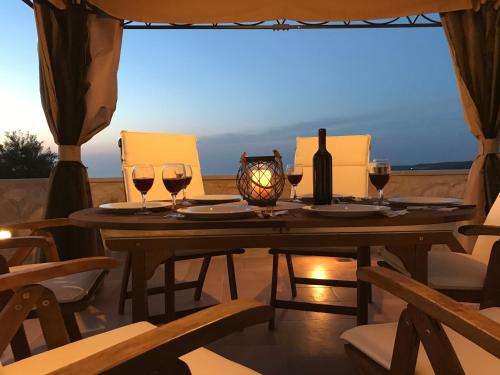 www.roupesvillas.gr