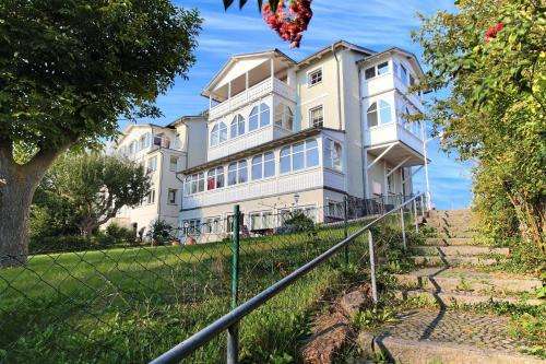 www.villa-katharina-ruegen.de
