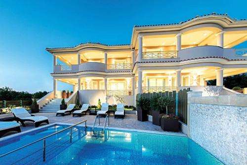 www.hotelpetros.gr