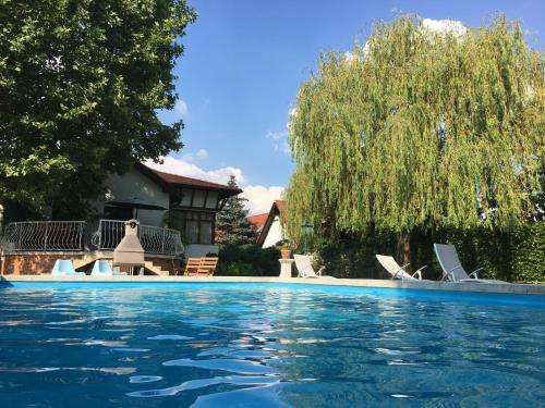 www.go-budapest-hotels.com