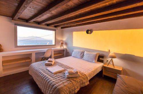 www.goldensunsetvillasmykonos.com