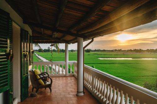 www.heronhousehoian.com