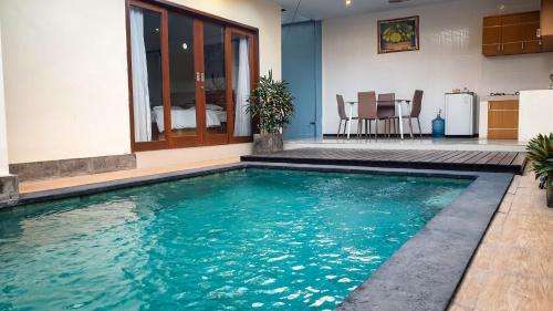 www.debalivillas.com