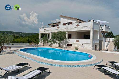 www.villa-vinea.com