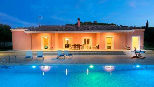 www.corfu-erimitis.com