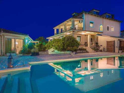 www.elenisfamilyvilla.gr