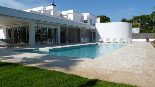 www.beachhouse-sitges.com