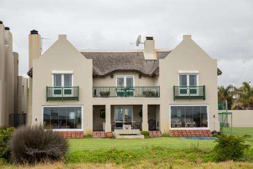 www.strandbeachlodge.co.za