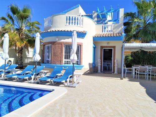 www.villaguapaspain.com