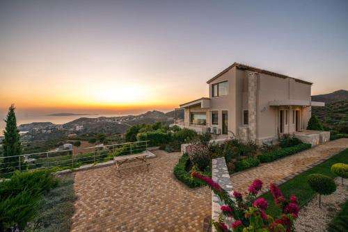 www.villaharacrete.com