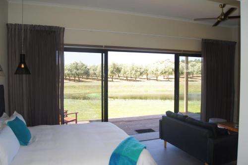 www.manzanillogrove.com.au