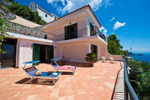 www.amalficoastapartment.com