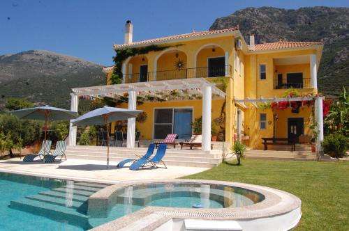 www.villakitrini.com