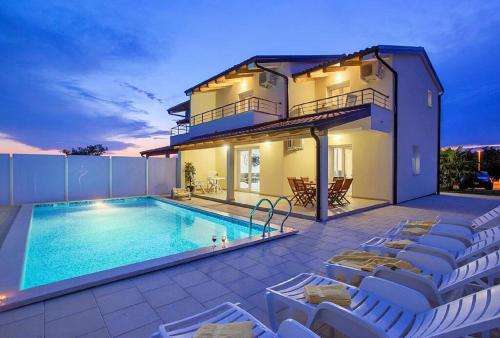 www.villa-sanja-umag.com
