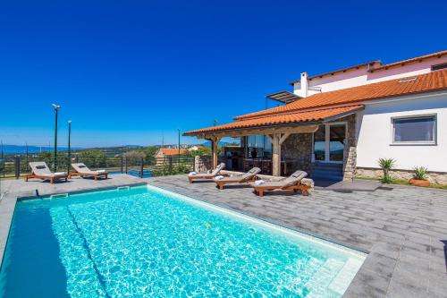 www.villa-krasica.com