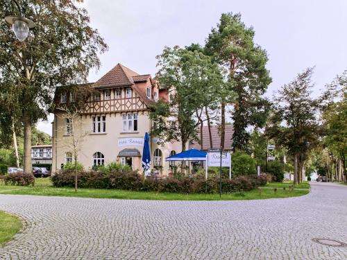 www.hotel-raueneck.de