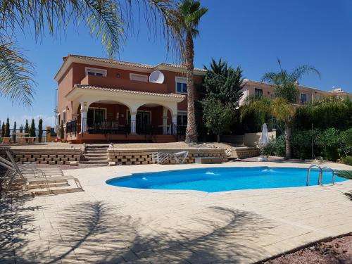 www.villaholidayscostablanca.com