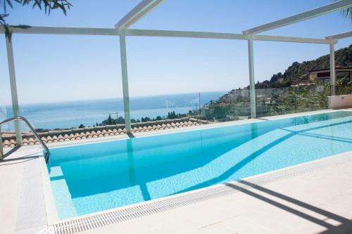www.villamediterraneataormina.it
