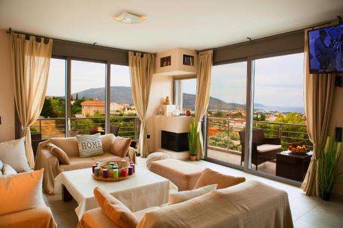 www.villa-sunset-lagonisi.com