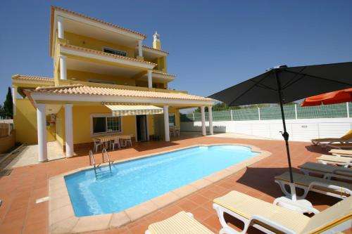 www.villa-vista-mar-piscina.com
