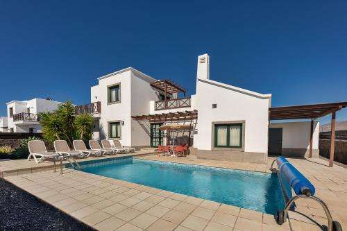 www.villascamelot.com
