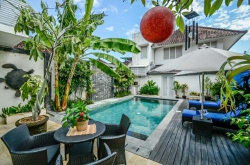 www.sunshootvillasseminyak.com