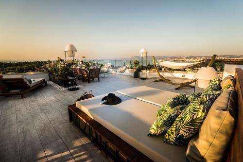 www.thehillhousevilla.com