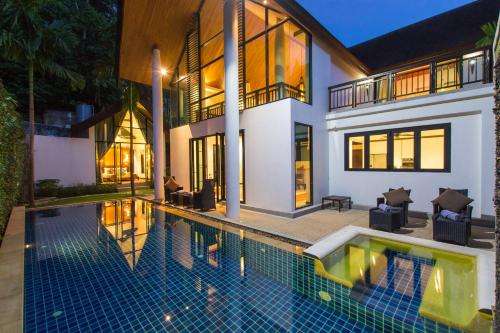 www.phuketdirect.com