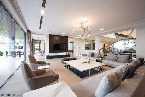 www.thefivevillas-danang.com