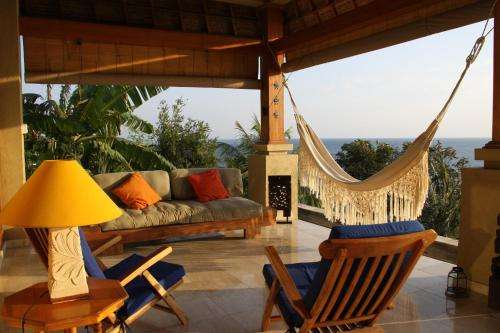 www.aquamarinebeachvillas.com