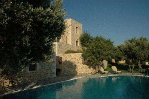 www.triopetracretevillas.gr