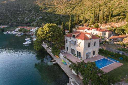 www.dubravka-villa.com