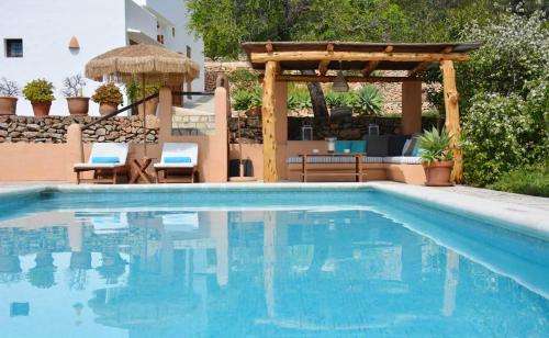 www.restaurantecanpujolibiza.com