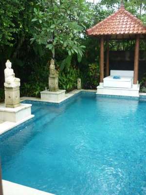 www.tamansarivillasbali.com