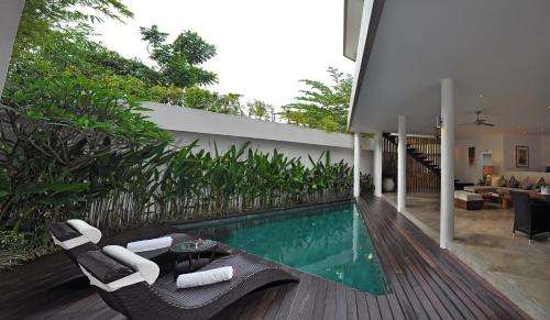 www.lasirenaseminyak.com