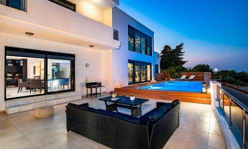 www.meliavillarhodes.com