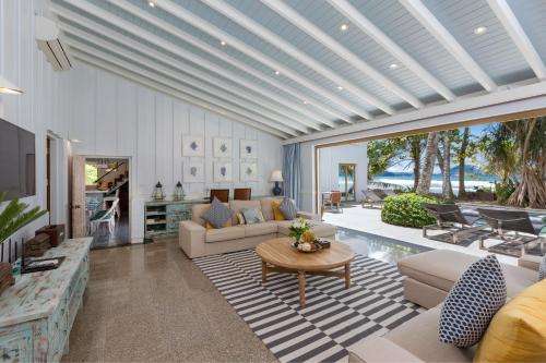 www.kalimbeachhouse.com