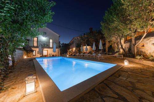 www.grebac-apartmani.hr
