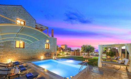 www.cretansunrisevilla.com