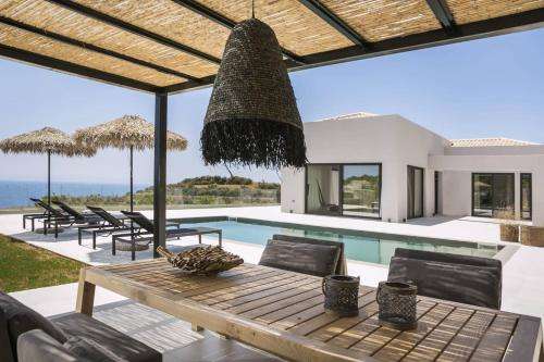 www.kefalonianluxuryvillas.com