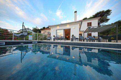 www.villa-lapis.com