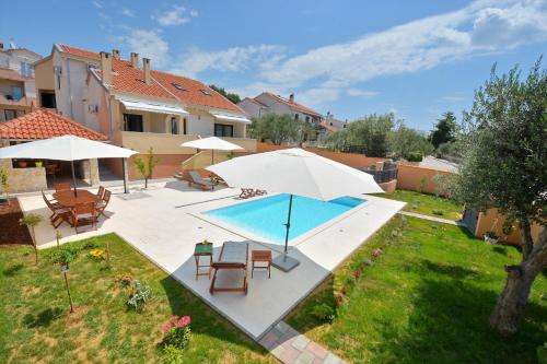 www.villazupan.com