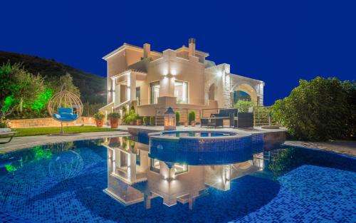 www.romanzaluxuryvilla.com
