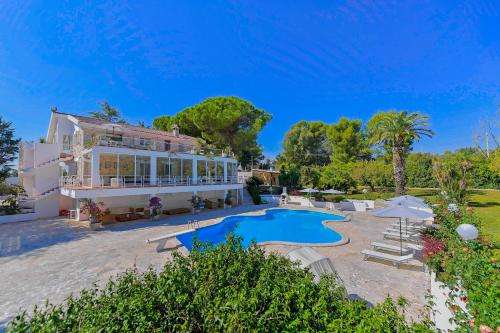 www.villadelsolemartinafranca.it