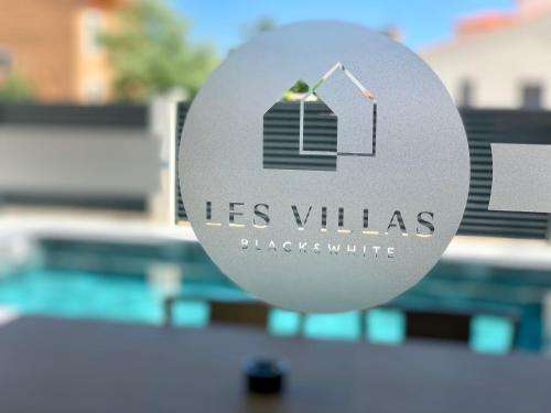 www.villasblackandwhite.com