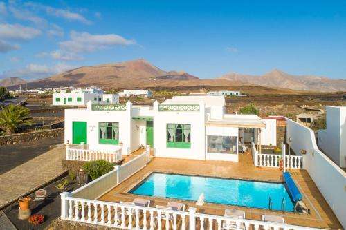 www.lanzarotehouses.com